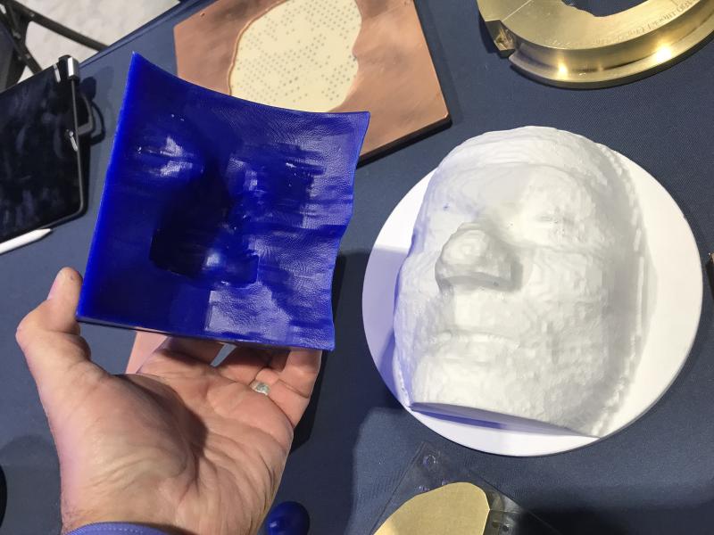 在2021年ASTRO Decimal展位上，3D打印的定制面部丸用电子束放射疗法治疗癌症的例子。# EBRT # ASTRO # ASTRO21