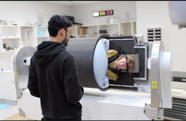 澳大利亚悉尼大学的影像X研究所正在为发展中国家研究一种低成本的放射治疗系统。博士后研究助理Paul Liu博士在该项目的一个会议上介绍说，Nano-X系统将使用固定直线加速器门架，并围绕横梁旋转患者，因为建造一个桌子比旋转直线加速器门架所需的材料和机械更便宜。