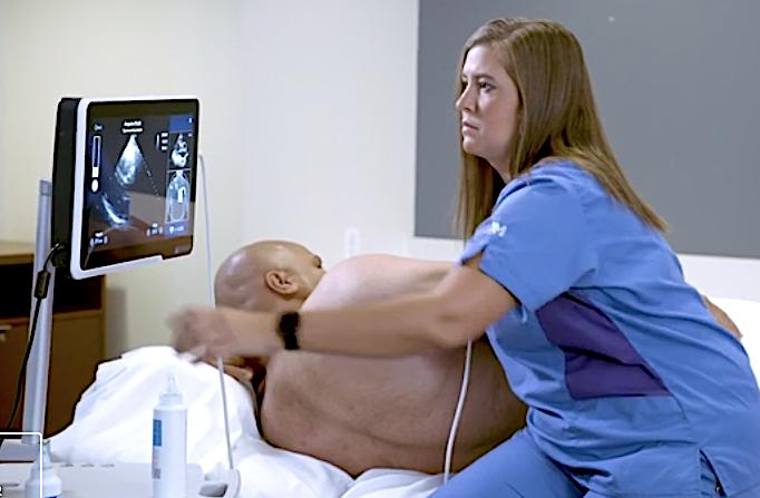 人工智能驱动的Caption Guidance软件引导POCUS (point of care ultrasound)用户获得最佳的心脏超声图像。这款人工智能软件是美国食品药品监督管理局批准的软件之一，它可以帮助改善成像，即使是在经验不足的用户使用时。
