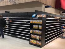 芝加哥西郊的一家Meijer商店没有面包供应，因为伊利诺伊州在3月中旬实施收容所订单后，食品杂货的运行。Chaya Margaret Levi-Roth摄。