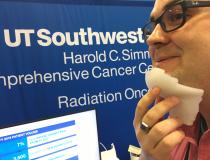 德克萨斯大学西南分校使用3d打印实验室为特定患者定制放射治疗丸。这个例子是用于治疗下颌癌症的硅胶丸。他们用3d打印了病人CT扫描的模型。# AAPM # AAPM19 # AAPM2019